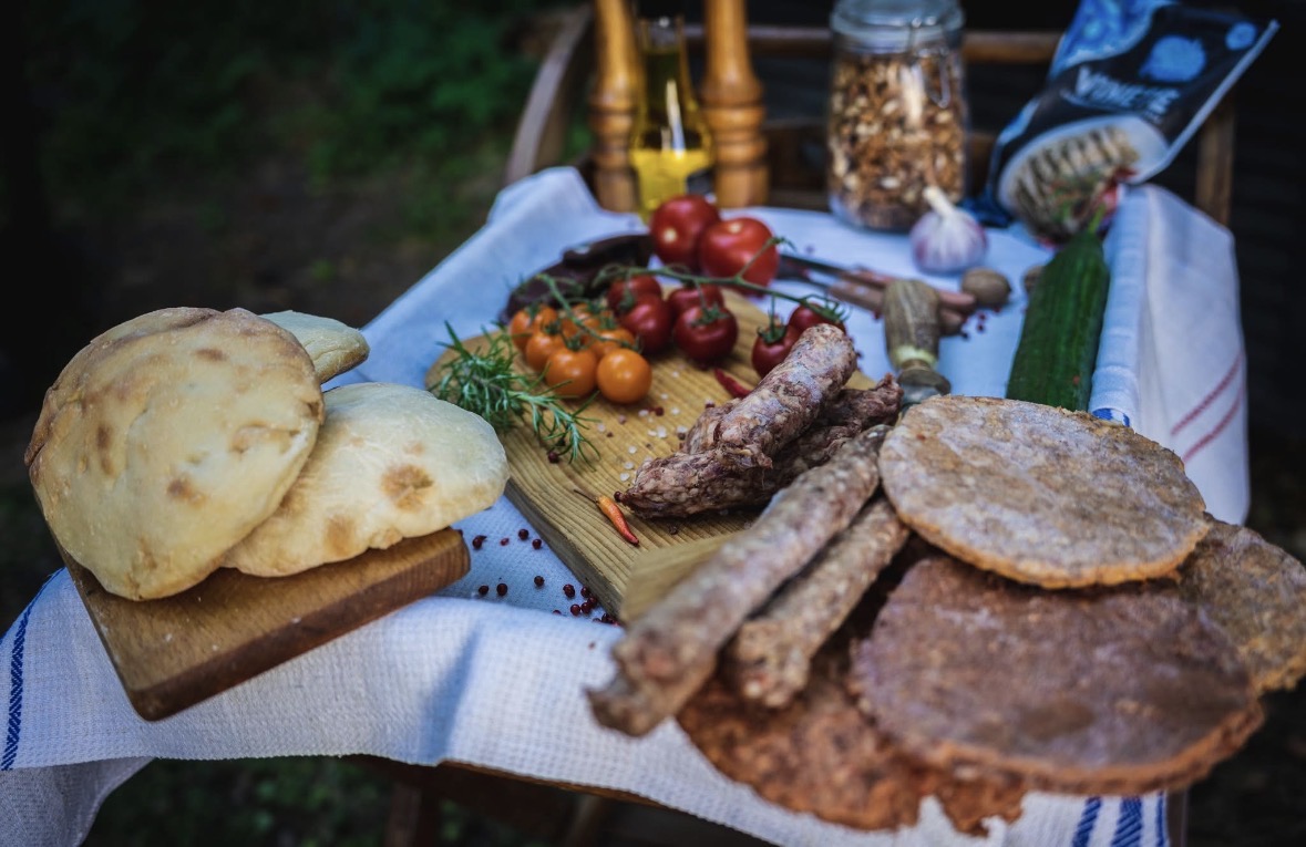 Grillperte húsok és lepények közelről